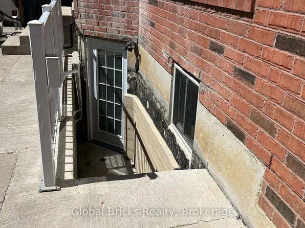 11 Southbend Dr #Basement, Brampton, ON L7A 1J4