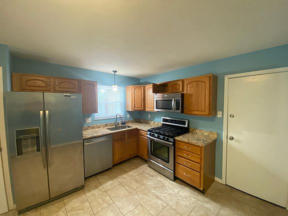 3rd image of 12709 Redfox Ct