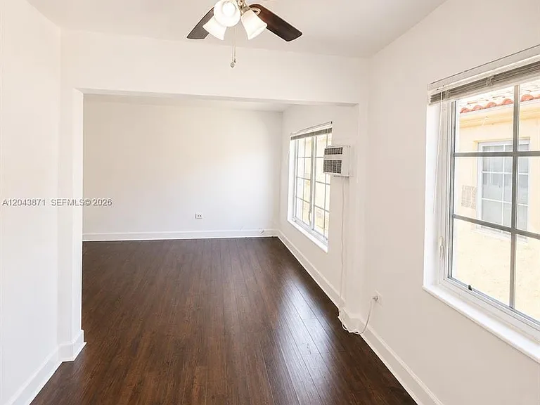 322 NE 25th St #12 — Photo 6