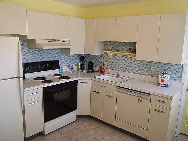 2nd image of 4036 Brendan Ln #E-305