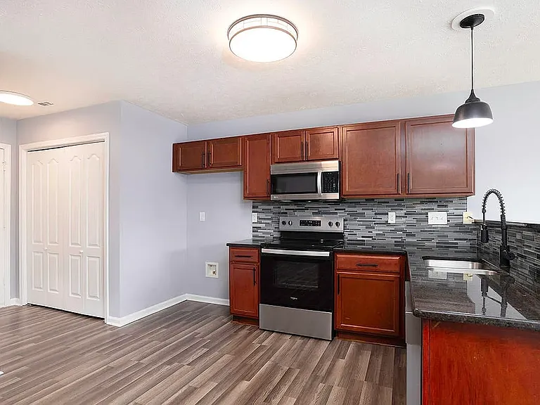 2549 Hunting Bow Dr — Photo 8