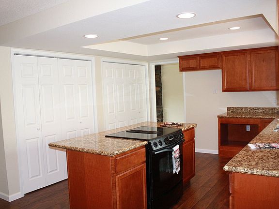 Granite Countertops, Undermount Stainless Steel Sink, New appls, Large Pantry