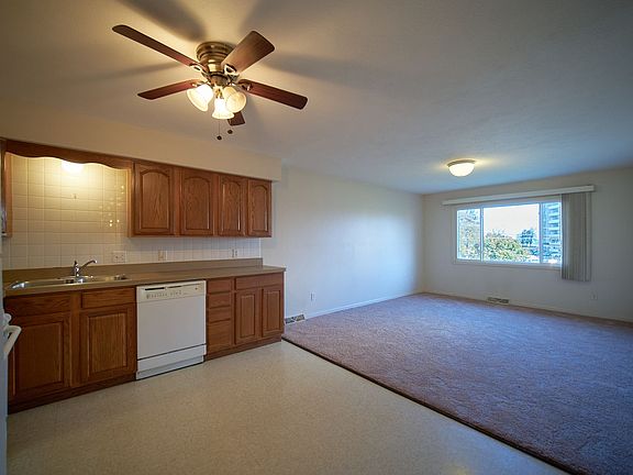 4th image of 24350 Lakeshore Blvd #304