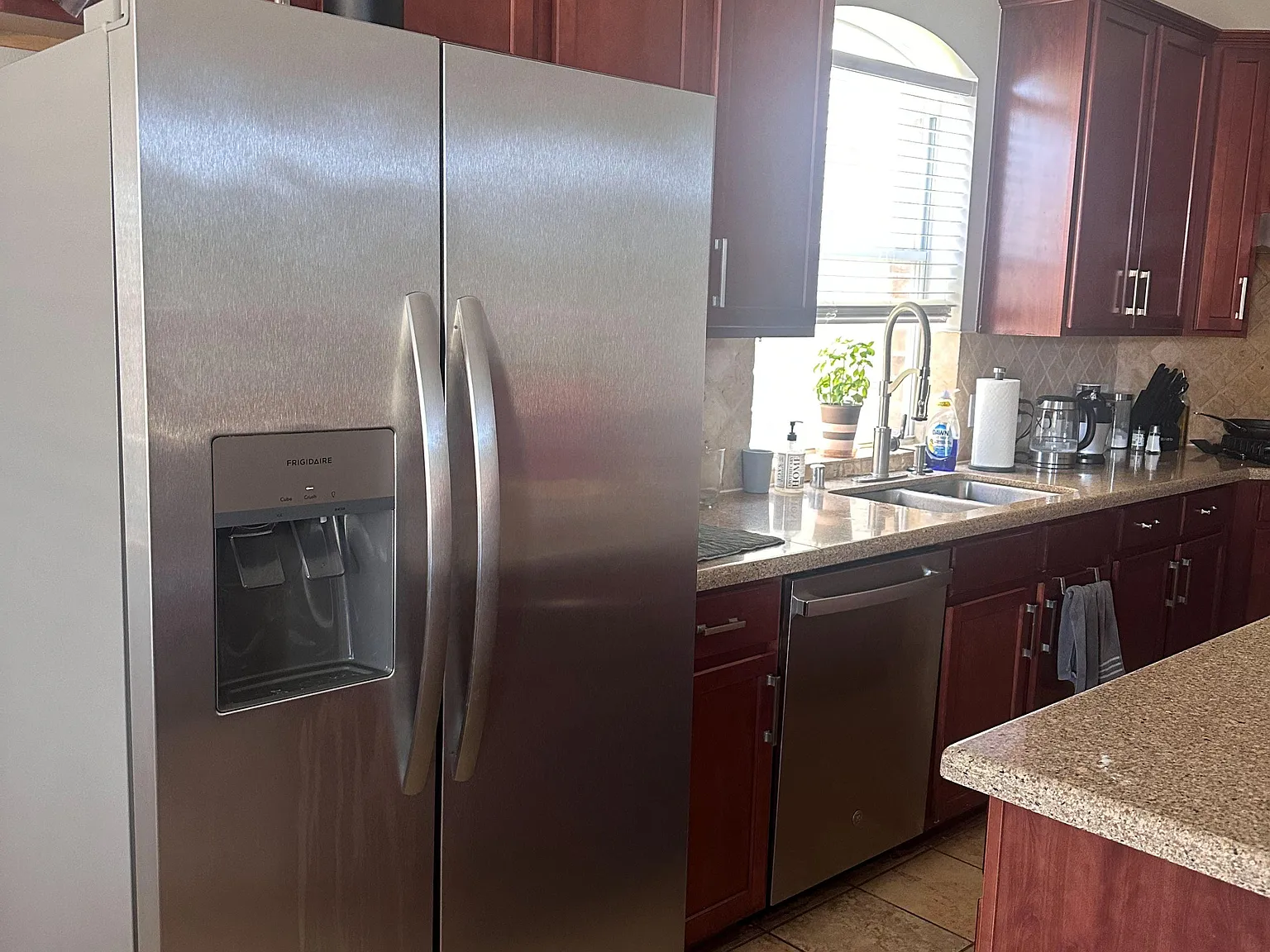 2 bed, 2.0 bath, 2930 sqft, $1,321 — Photo 4