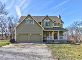 4027 Country Squire Rd, Oak Grove, MO 64075