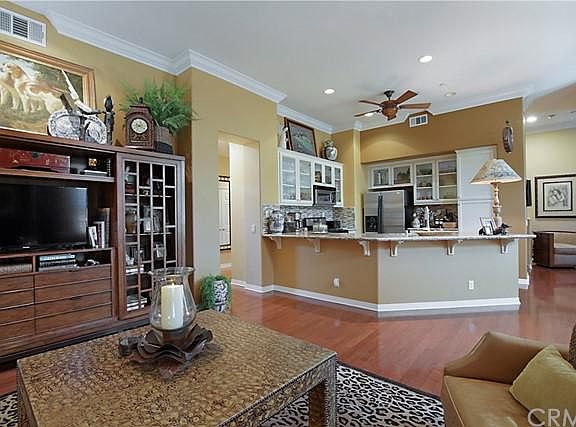 5th image of 664 W 1st St #34