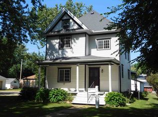 702 2nd St E, Cresco, IA 52136