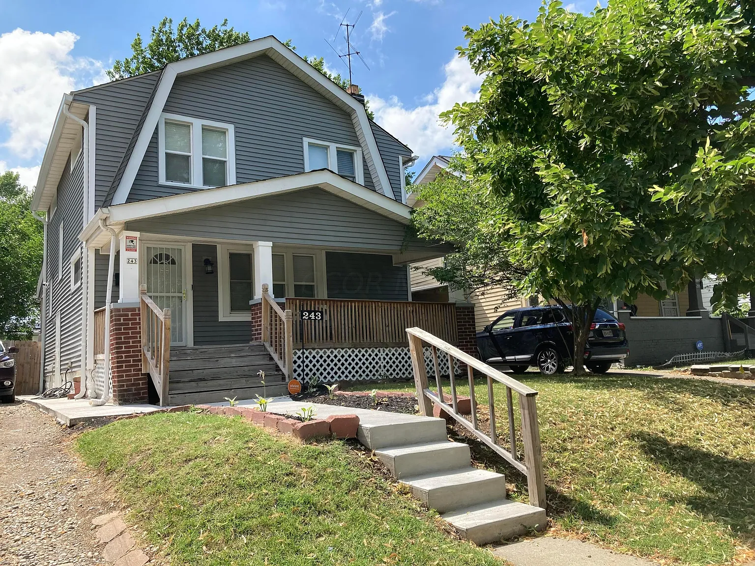 243 Columbian Ave photo 1