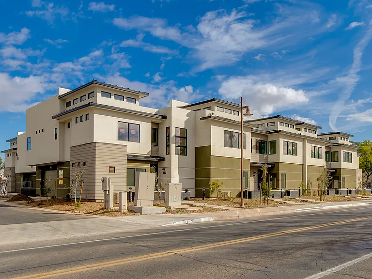 622 W 5th St — Photo 22