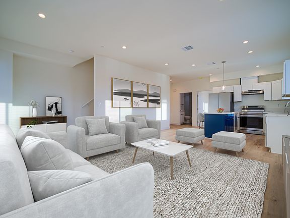 5th image of 630 E Adams Blvd #632