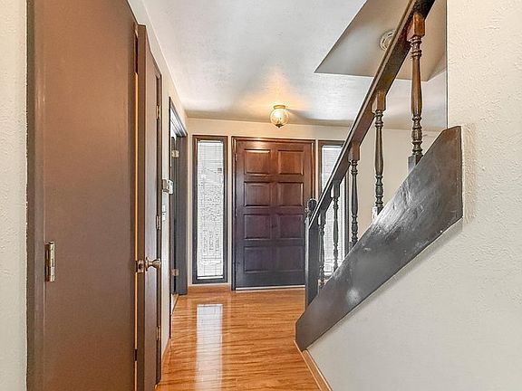 4th image of 1703 Drake St