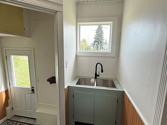 3rd image of 307 1st Ave