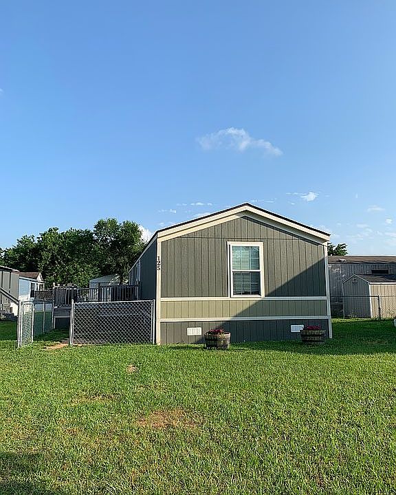 1st image of 125 Oak Crst