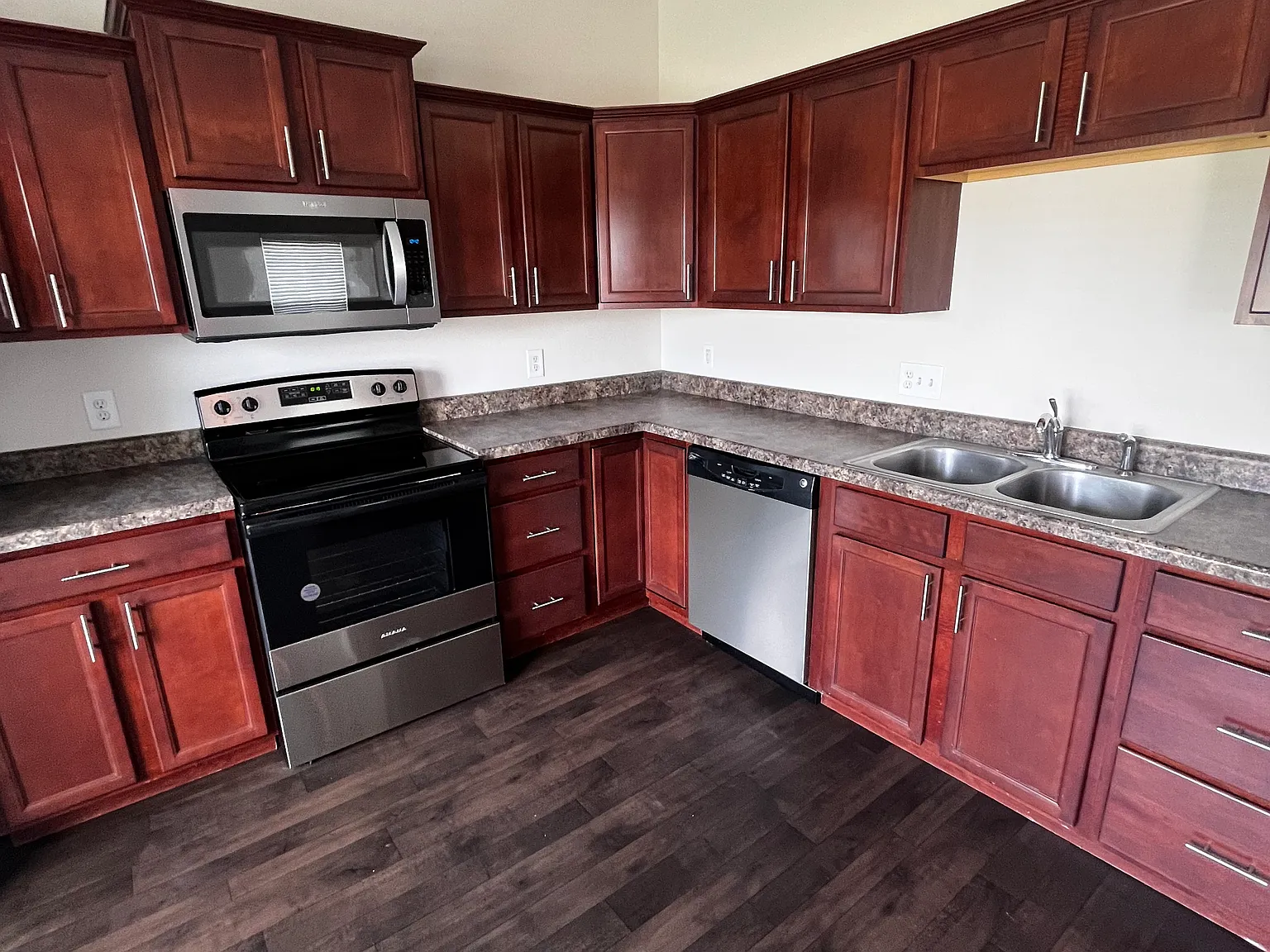 3 bed, 1500 sqft, $2,250 — Photo 2