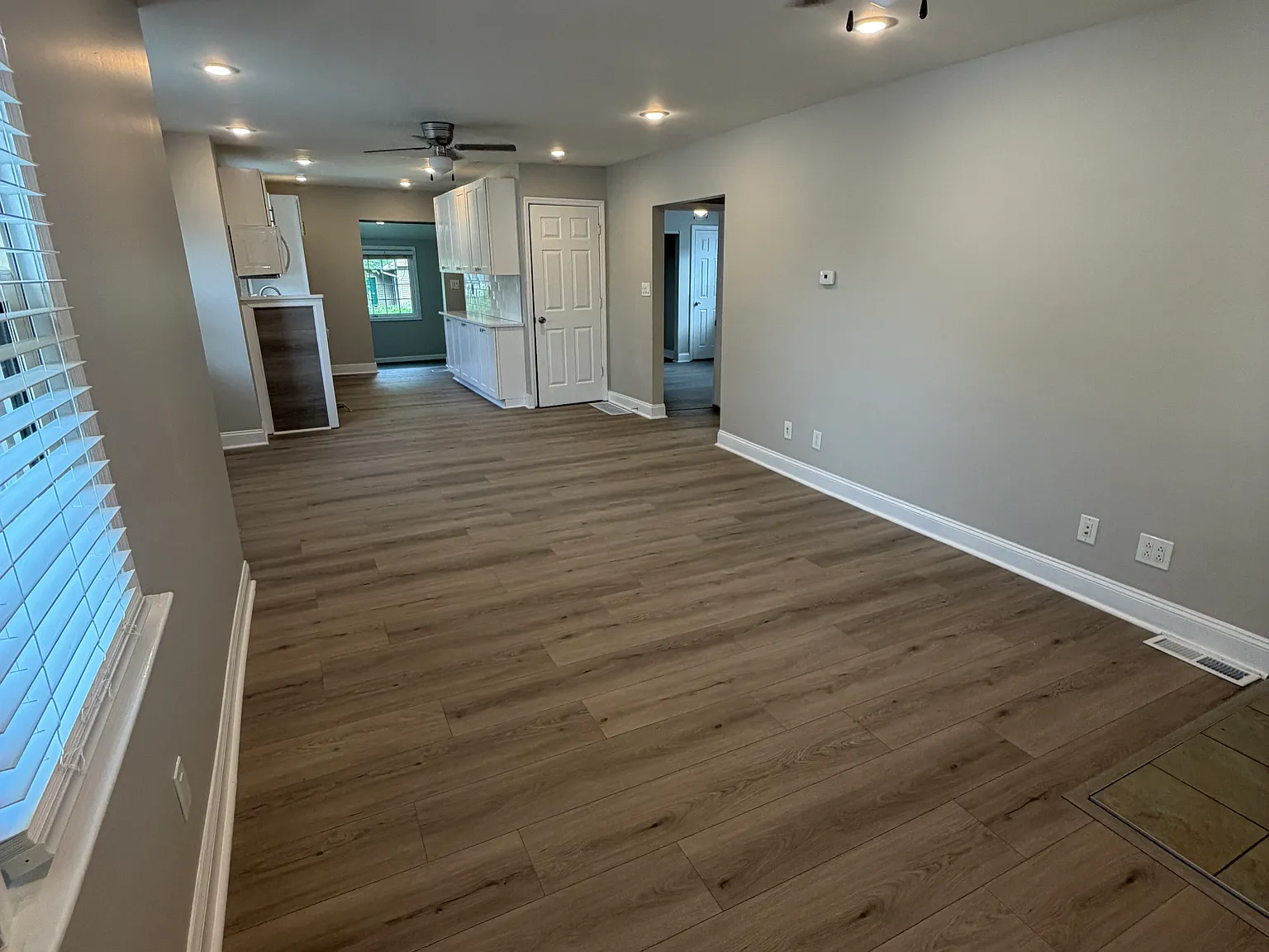 2 bed, 992 sqft, $2,300 — Photo 2