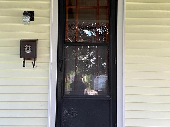 5th image of 112 S Ridge St