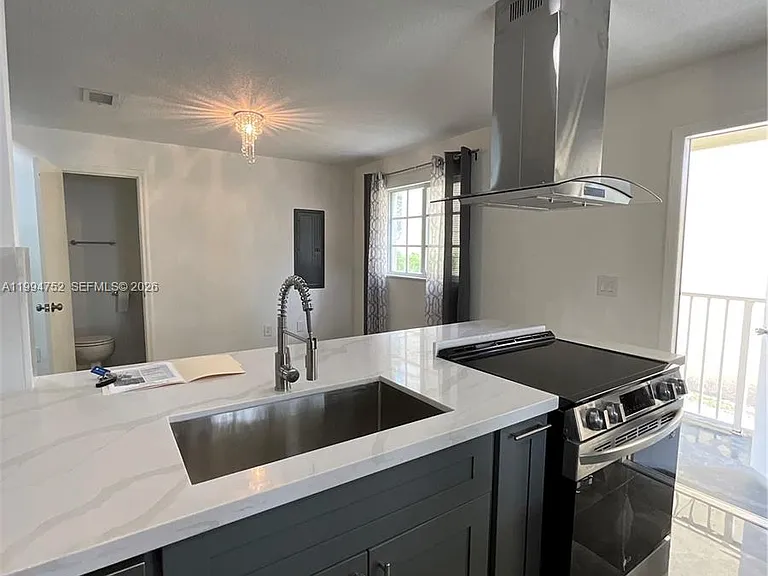 435 NW 19th Ln — Photo 11