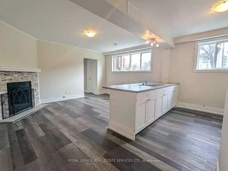 322 Lakeshore Rd W #1 — Photo 10
