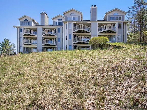 2nd image of 810 S Harbor Dr Unit 17