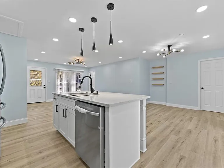 1728 Wayland Cir — Photo 11