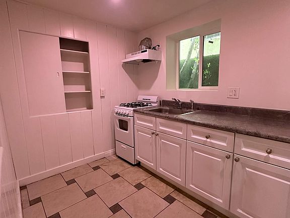 5th image of 2032 Vista Del Mar St #1