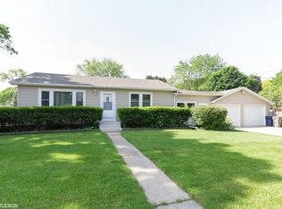 521 River Bluff Rd, Elgin, IL 60120