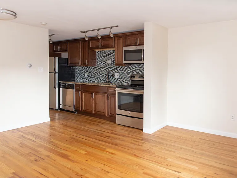 15 N Washington St — Photo 16