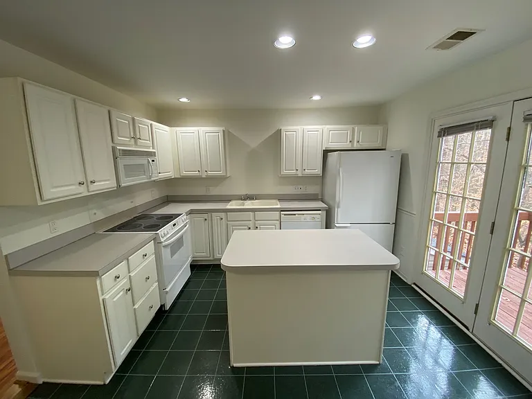 3763 Winborne Ln — Photo 7
