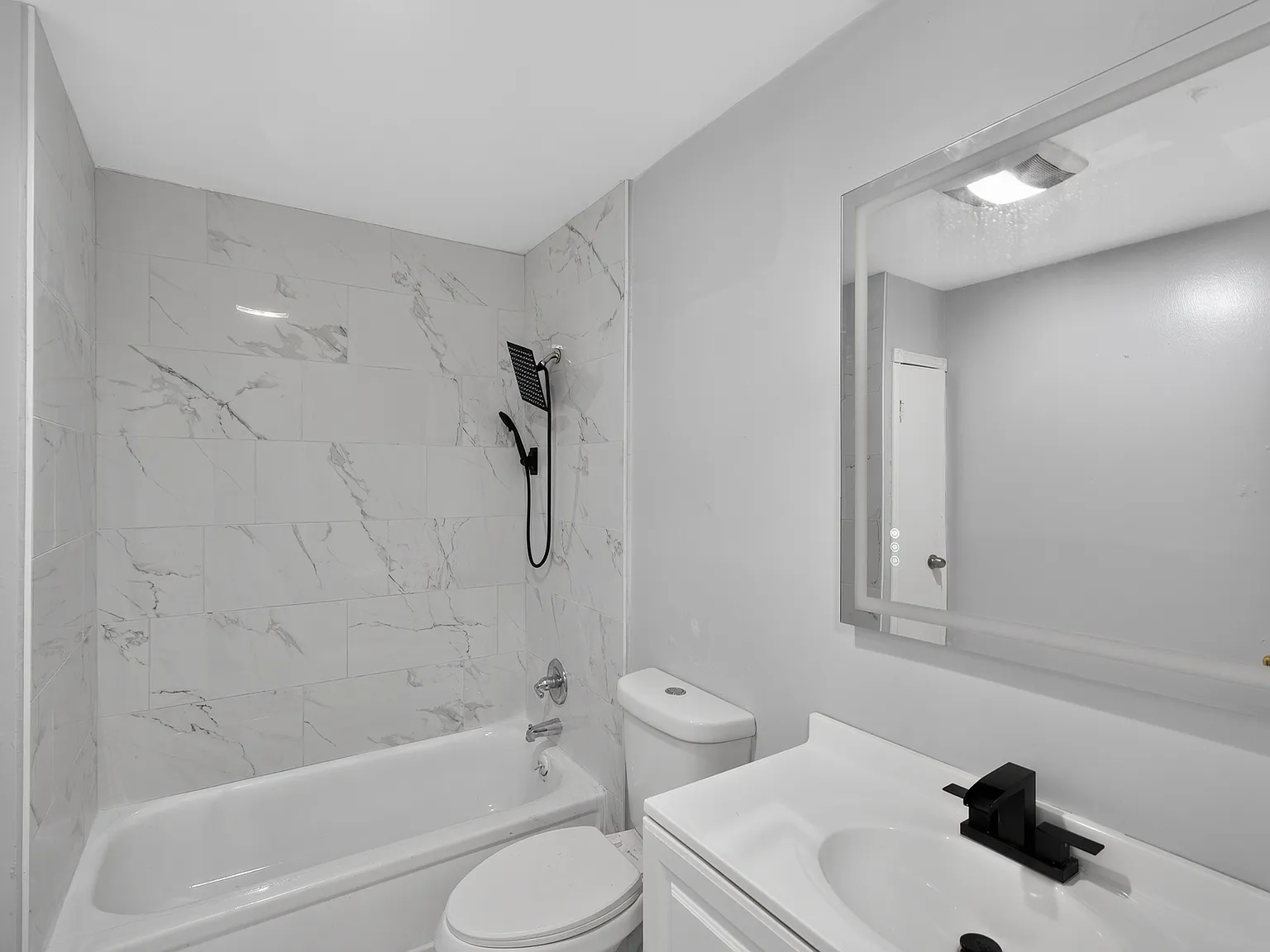 Hickory Pl, Bay Shore — Photo 1