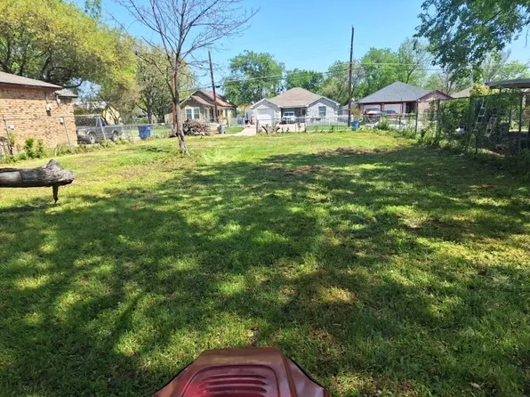 3527 Harlingen St, Dallas, TX 75212