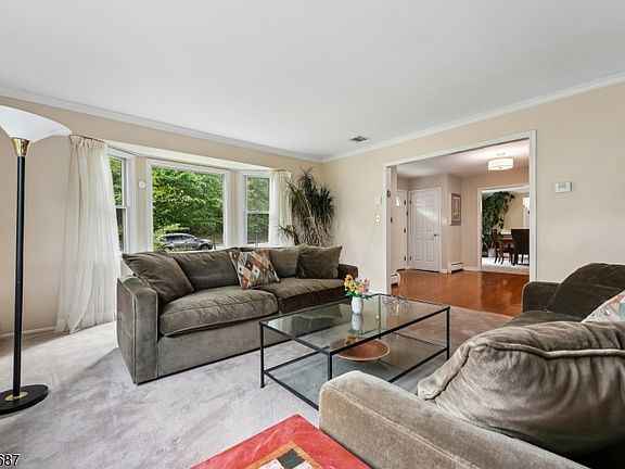 4th image of 61 HOWELL DRIVE