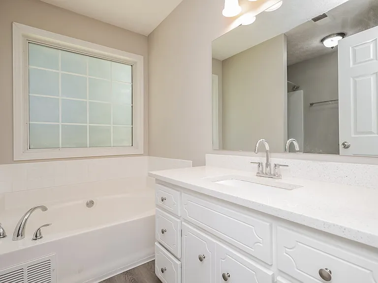 308 Kellys Walk — Photo 9