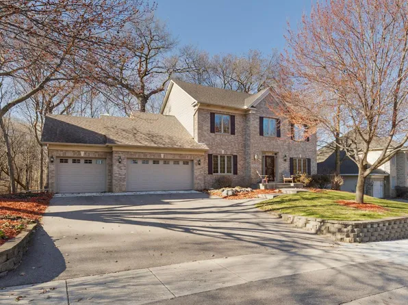 2140 Stone Creek Dr, Chanhassen, MN 55317