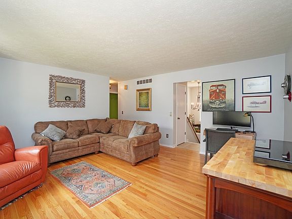 2nd image of 8561 Winthrop Cir
