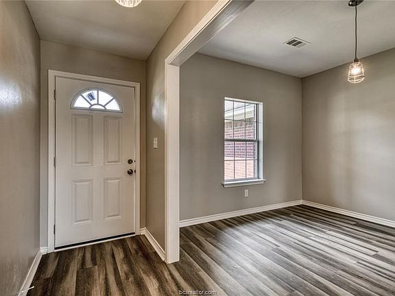 4th image of 1105 6th St