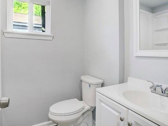 5th image of 5123 Peachtree St #1/2
