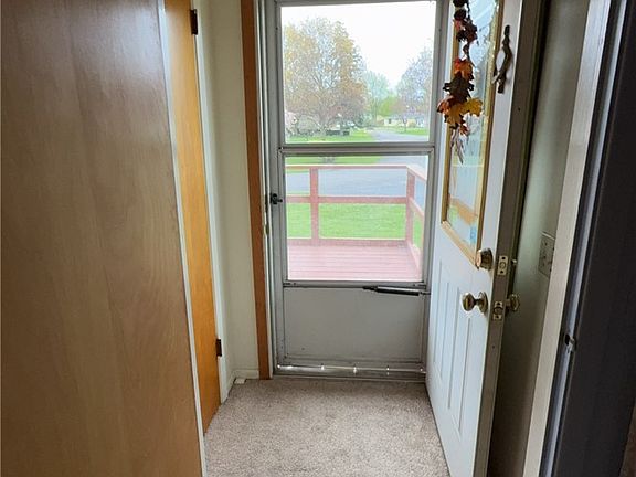 3rd image of 37 Ridge Port Cir