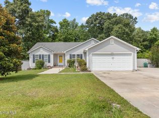 107 Camellia Creek Dr, Richlands, NC 28574