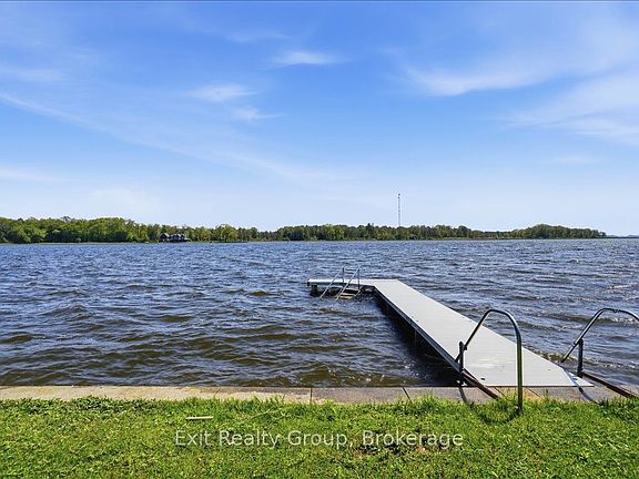 3rd image of 33 Willow Point Rd
