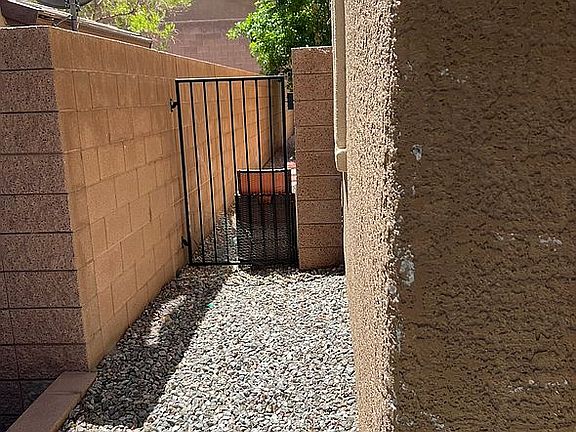 4th image of 10747 Iona Island Ave