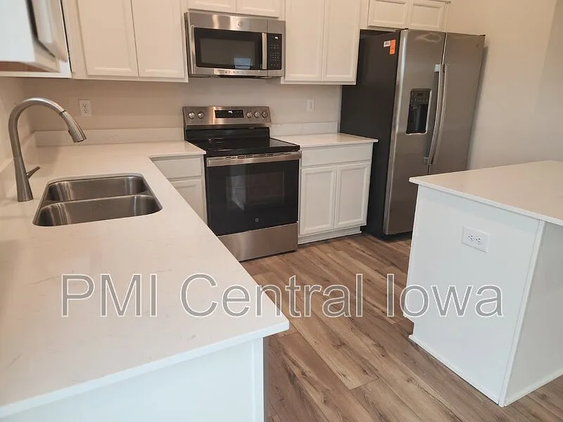3 bed, 2.5 bath, 1538 sqft, $2,150 — Photo 3