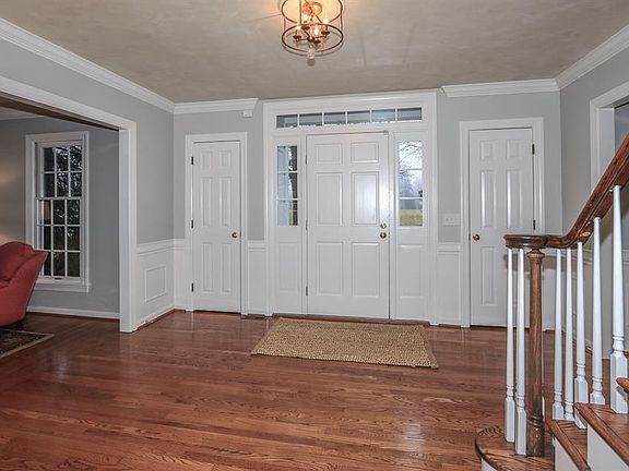 3rd image of 808 Elm Ave