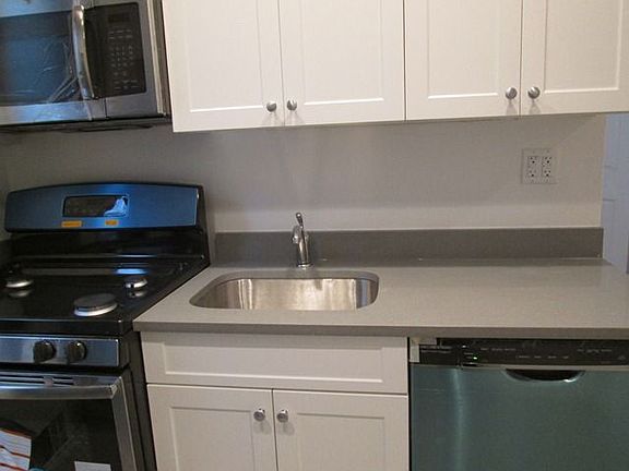 5th image of 4242 80th St APT 5R