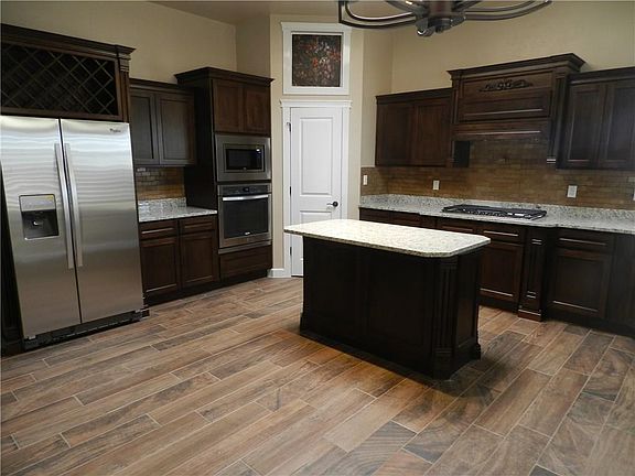 2nd image of 1071 Yasmin Dr
