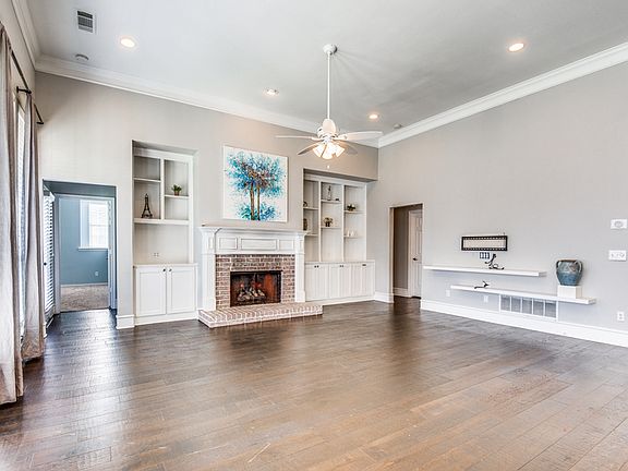 4th image of 6204 Bradley Ln