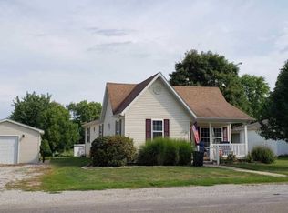605 W Washington St, Athens, IL 62613