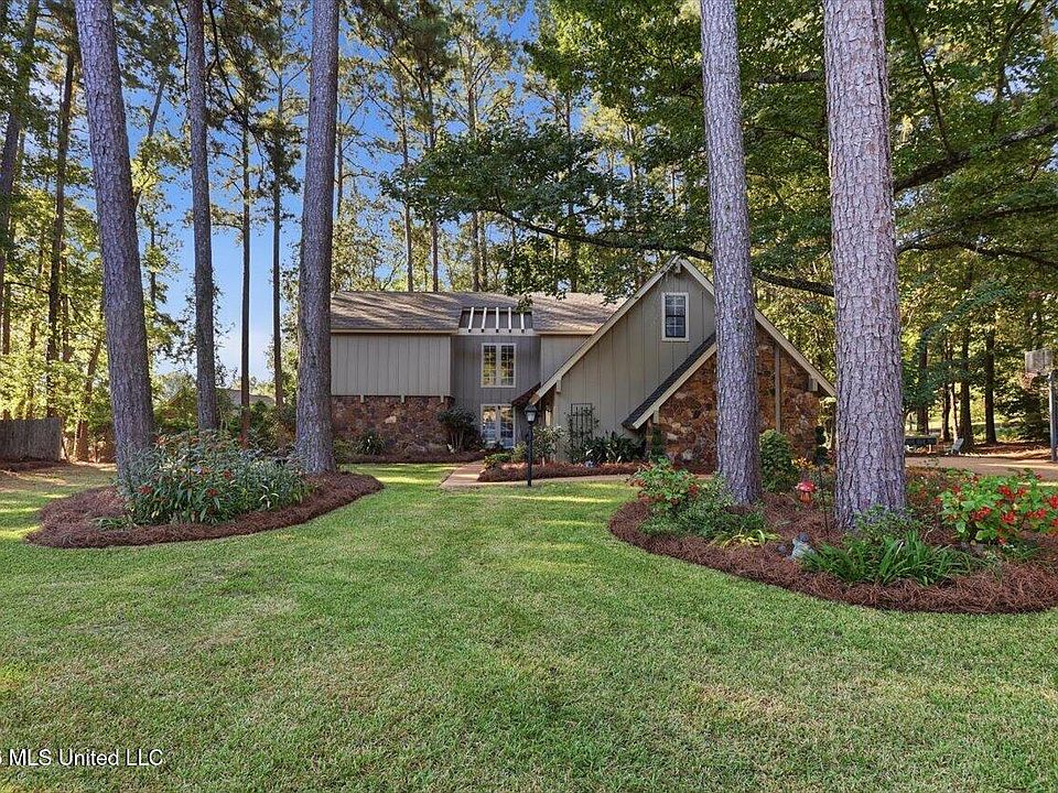 1st image of 127 Newcastle Ct