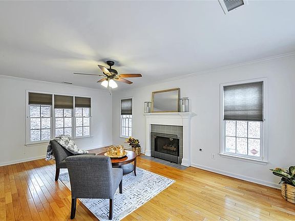 3rd image of 2808 Parliament Cir