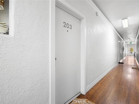 3rd image of 131 S Jackson St #203