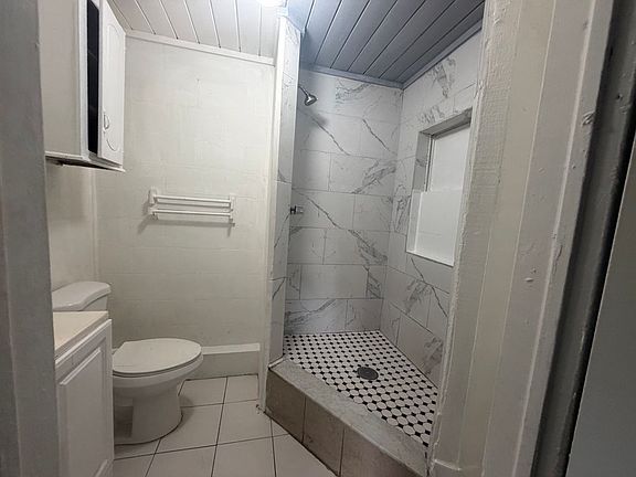 3rd image of 1324 44th St #B